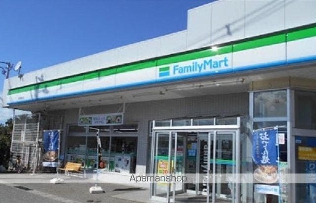 コンビニ　ファミリーマート　秋田割山店（コンビニ）まで500m
