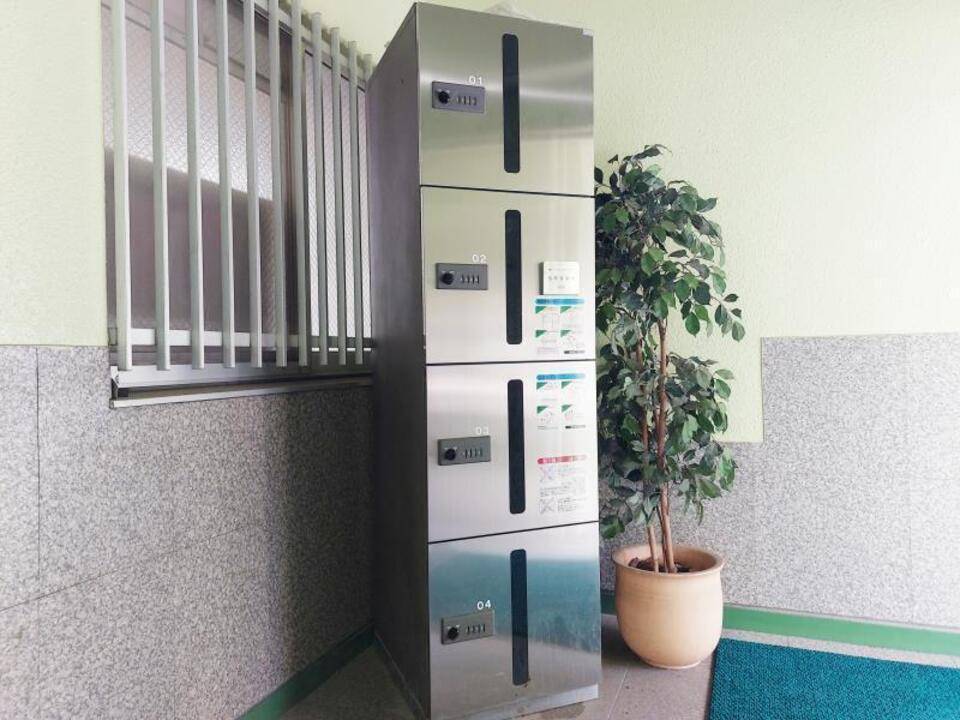 エントランス　宅配ボックス