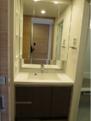 洗面設備　脱衣スペースもあります