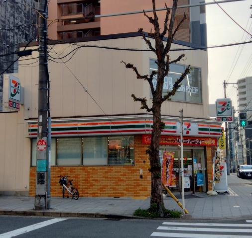 コンビニ　セブンイレブン大阪内久宝寺４丁目店（コンビニ）まで35m
