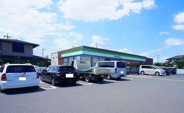 コンビニ　ファミリーマート 日高高萩店（コンビニ）まで600m