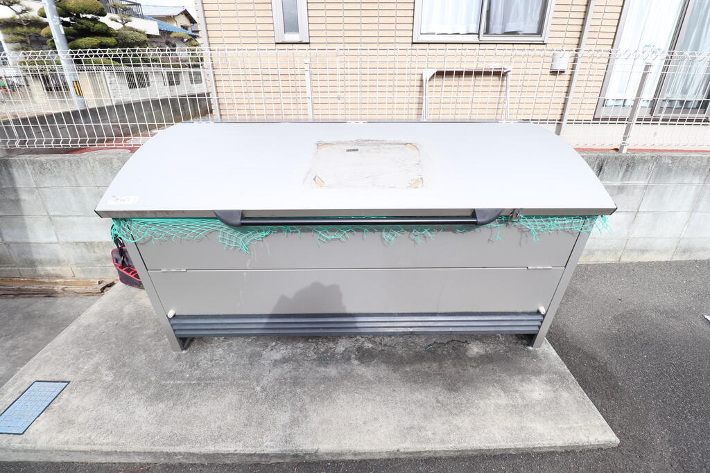 その他　ゴミ捨て場も敷地内にあって便利♪