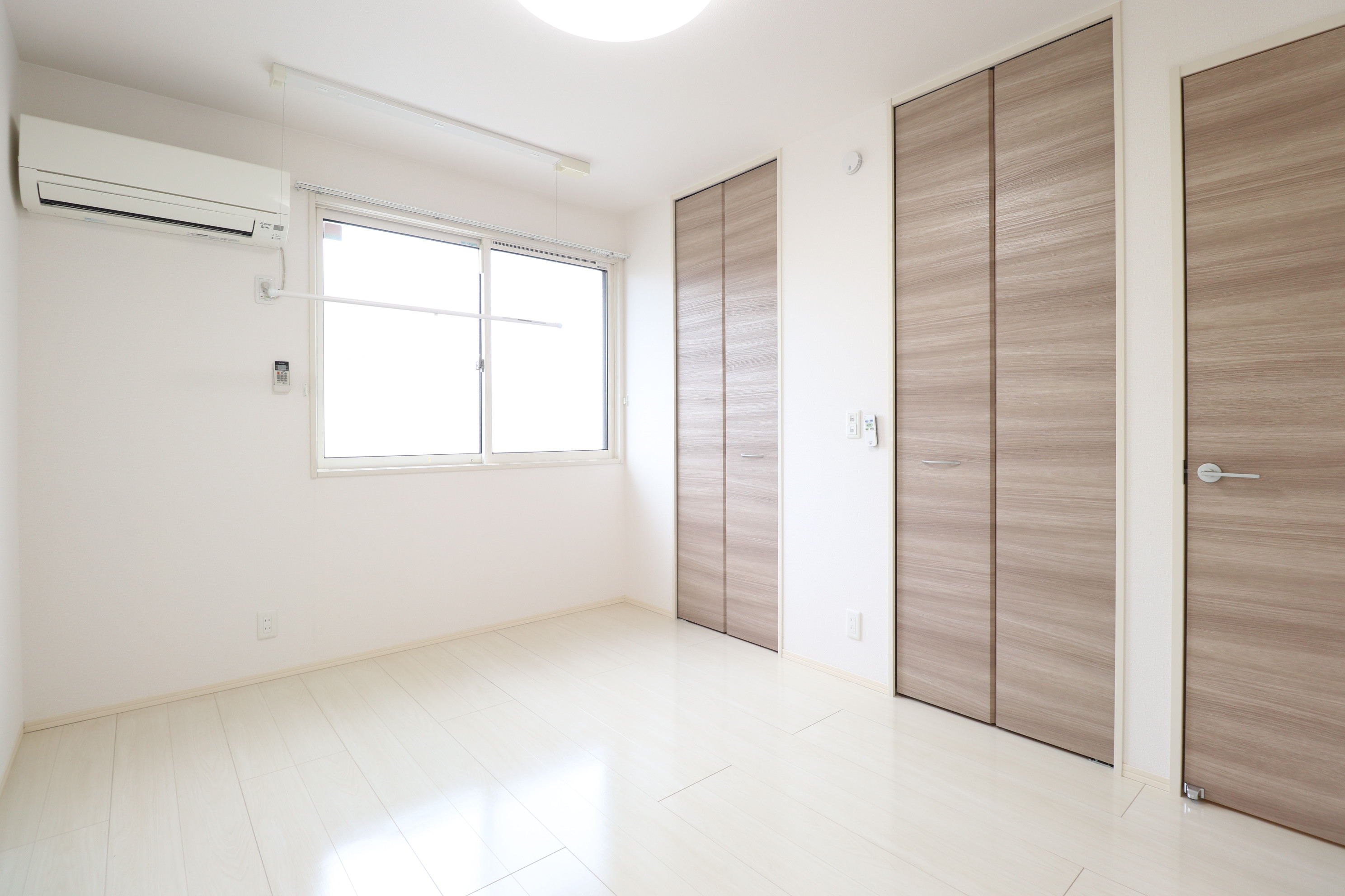 その他部屋・スペース　室内物干し竿が設置されたお部屋です♪