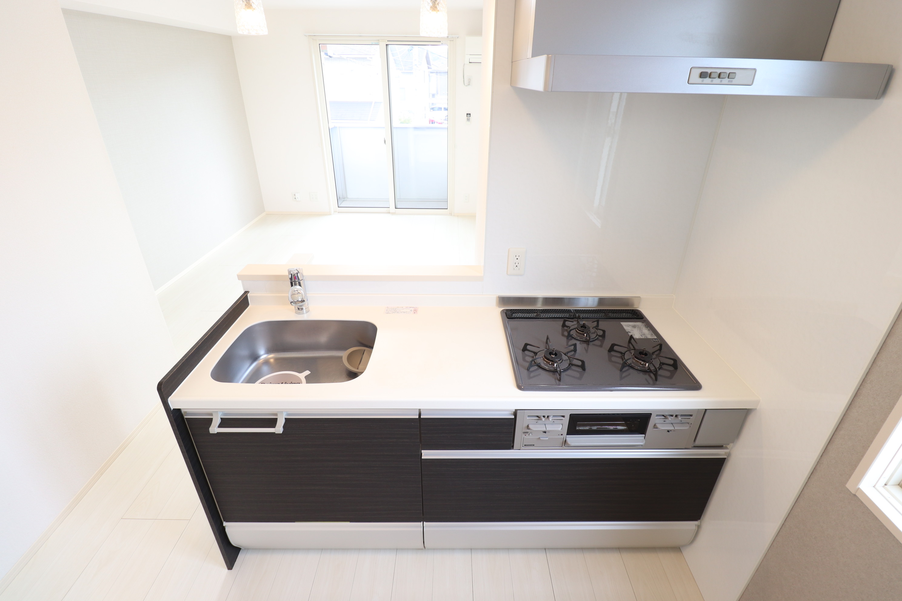 キッチン　便利な3口コンロの、オシャレなキッチンです♪