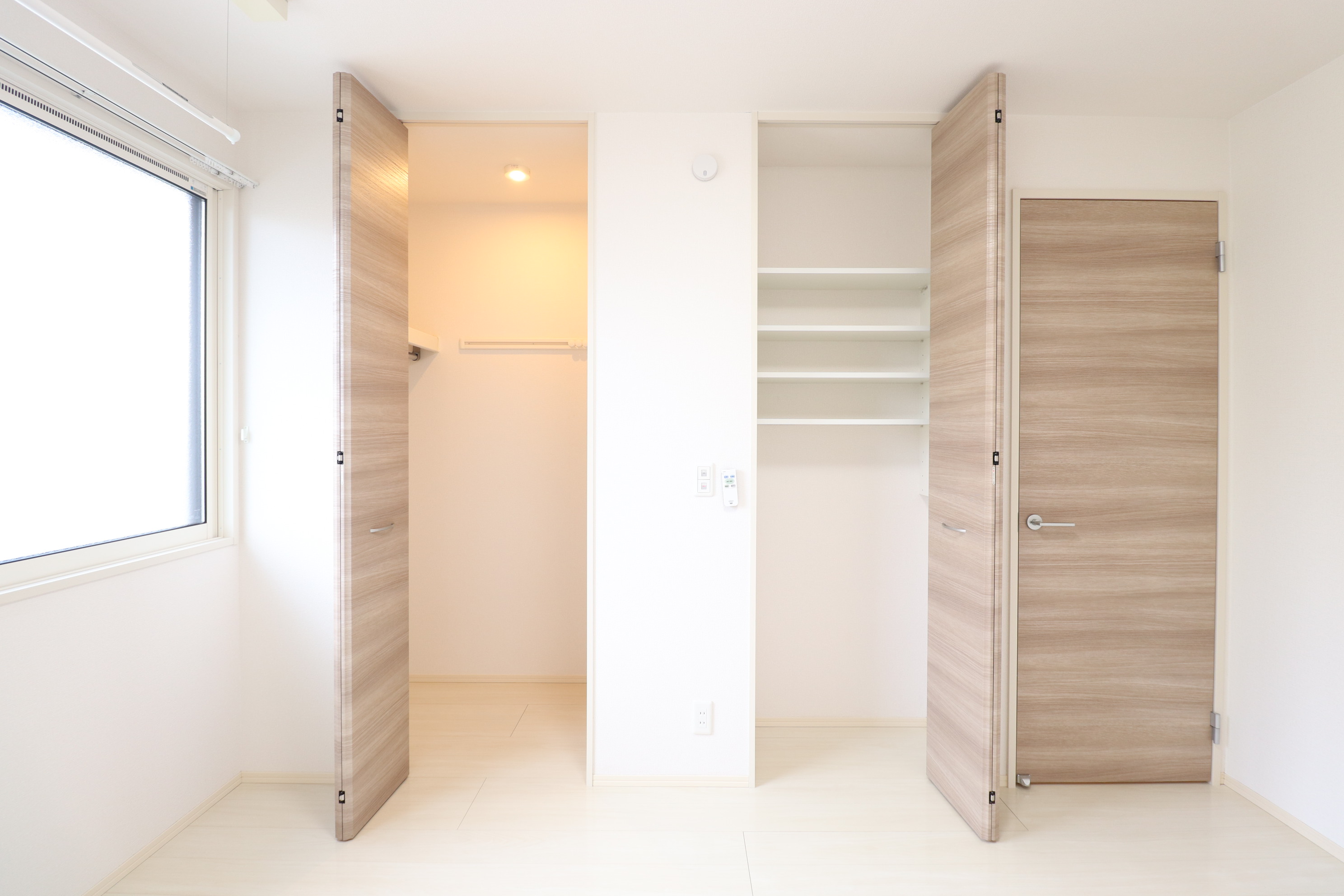 収納　嬉しいウォークインクローゼットもあります♪