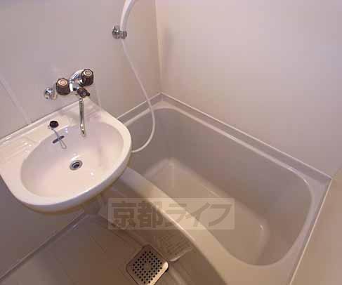 バス・シャワールーム　広々としたキッチンです。