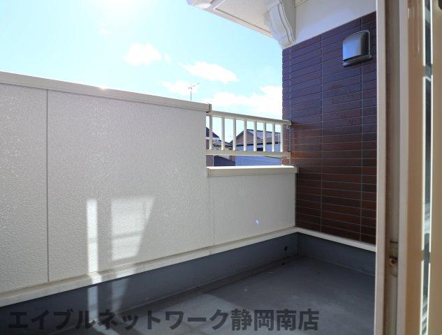 バルコニー　開放的で明るい空間を演出してくれるバルコニーです