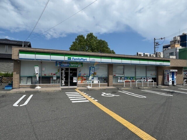 コンビニ　ファミリーマート曽根東町店（コンビニ）まで356m