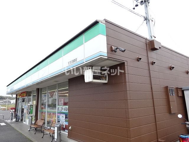 コンビニ　ファミリーマート可児羽崎店（コンビニ）まで749m