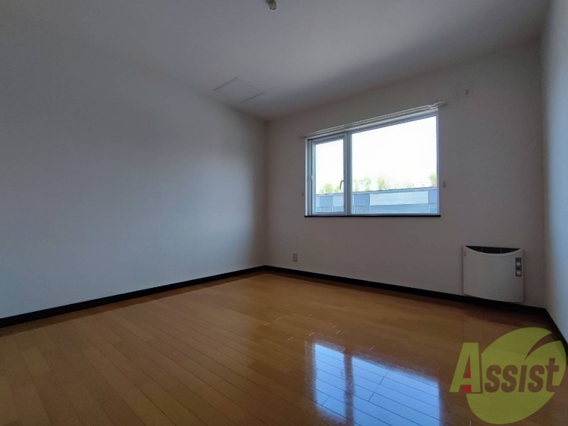 その他部屋・スペース　寝室を撮ってみました。家具の配置もしやすそう。