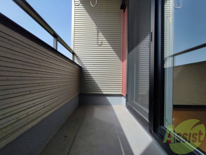 バルコニー　バルコニーは幅があり、広い印象を受けました。