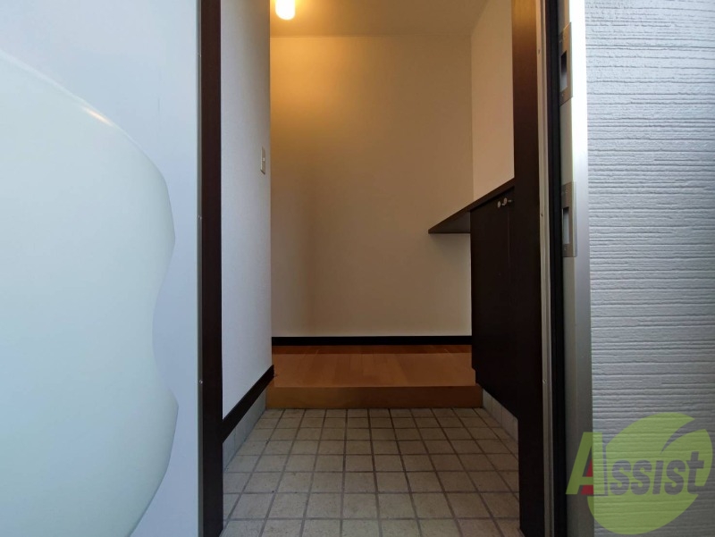 玄関　玄関にも収納があるのですっきり片付きますね！