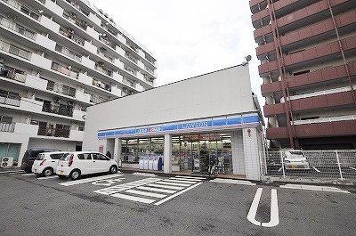 コンビニ　☆ローソン 小倉片野一丁目店（コンビニ）まで300m