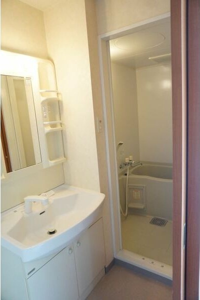 バス・シャワールーム　※写真は別号室です。