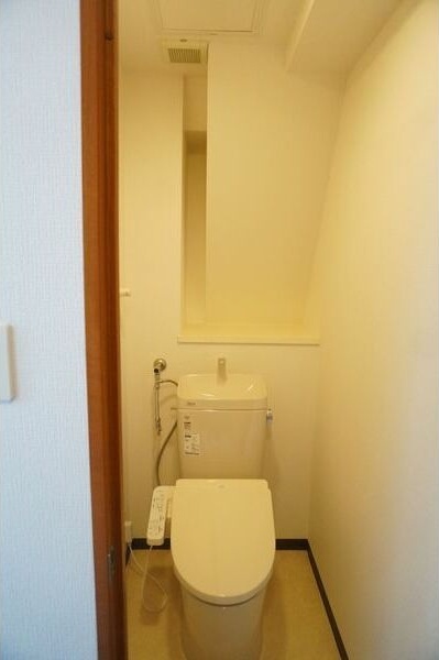 トイレ　※写真は別号室です。