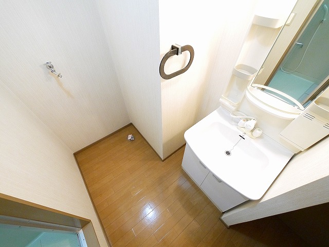 洗面設備　ゆったりとスペースのある洗面所