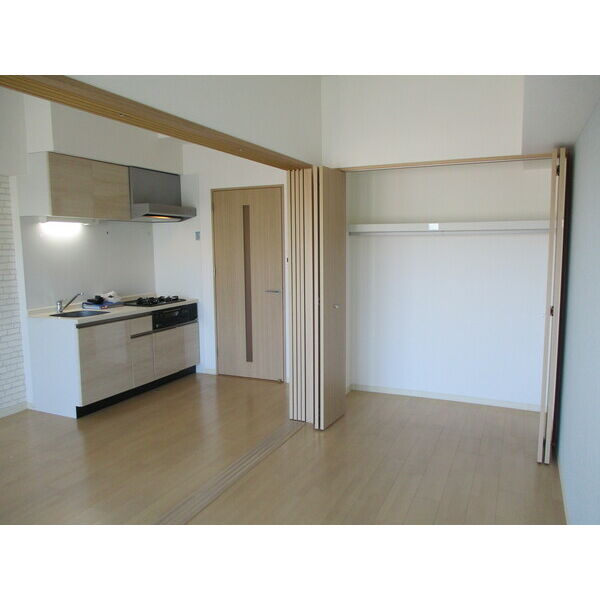 居室・リビング　室内イメージ写真です。実際のお部屋の内装(壁紙・床材・建具・