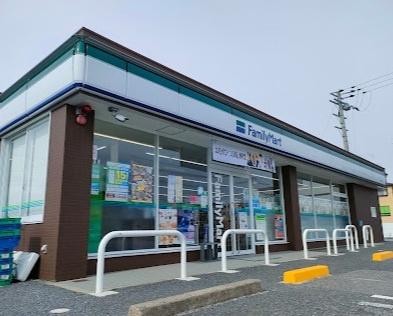 コンビニ　ファミリーマート彦根小泉店（コンビニ）まで749m