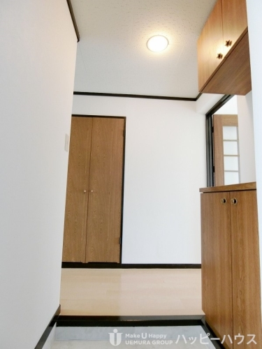 玄関　写真はイメージです。実際の内装状況を優先とします。