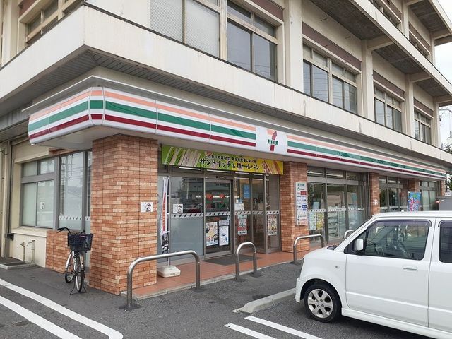 コンビニ　セブンイレブン様（コンビニ）まで300m