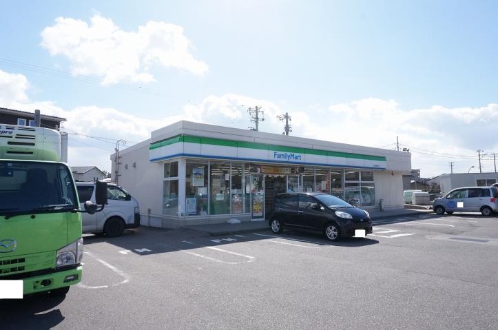 コンビニ　ファミリーマート（コンビニ）まで3026m
