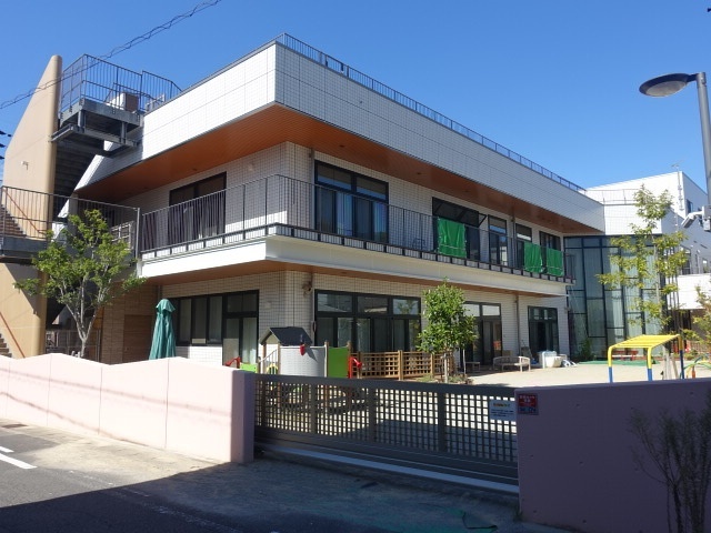 幼稚園・保育園　ハートンこまづめ認定こども園（幼稚園・保育園）まで220m