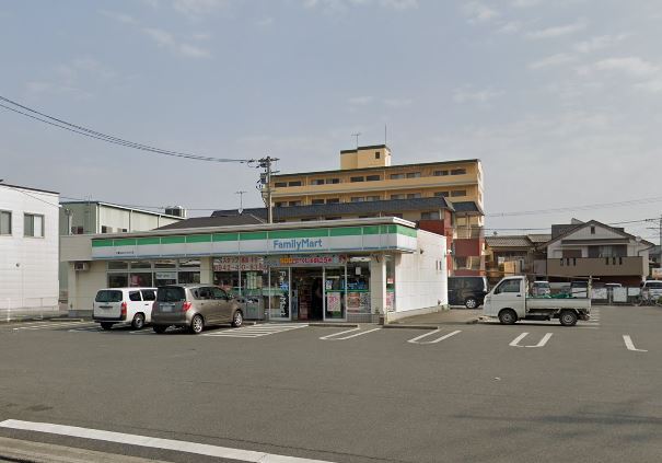 コンビニ　ファミリーマート（コンビニ）まで2604m