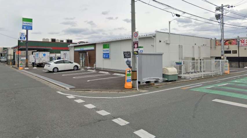 コンビニ　ファミリーマート（コンビニ）まで3866m
