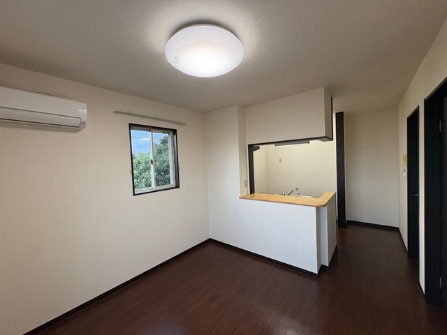 居室・リビング　※同タイプの部屋写真です