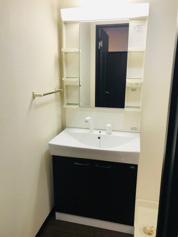洗面設備　※同タイプの部屋写真です