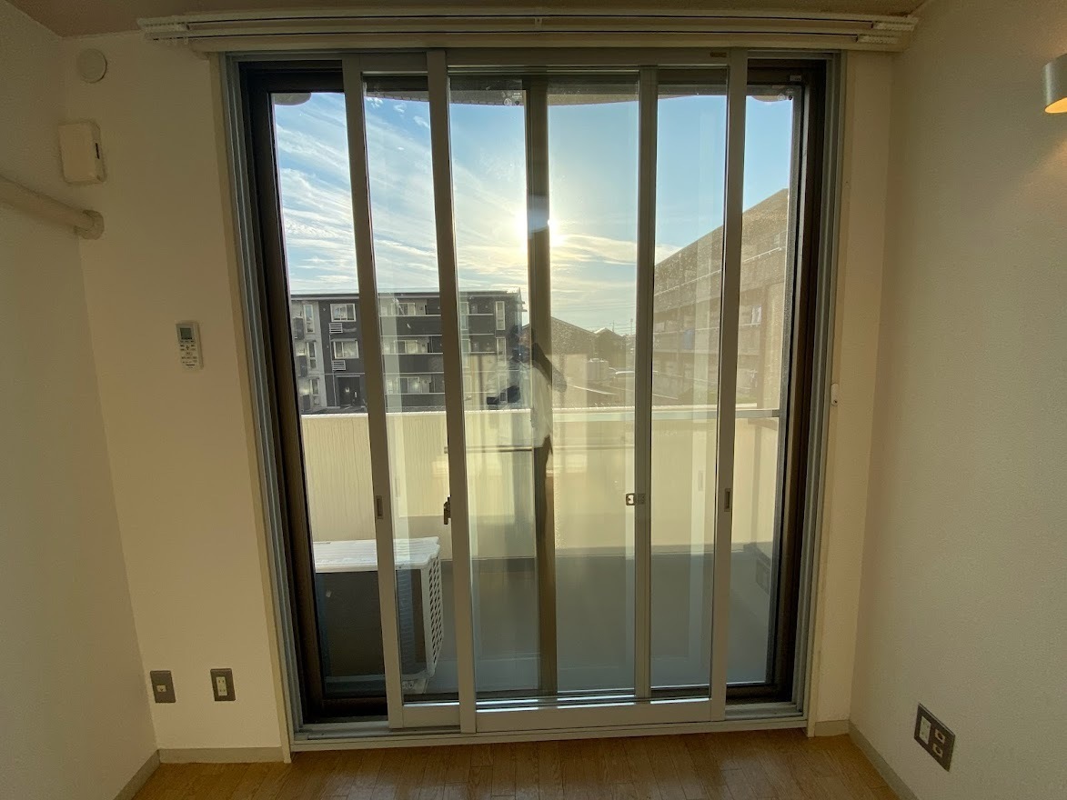 収納　断熱窓はお部屋の断熱性能を高め結露もなく清潔で省エネ効果抜群