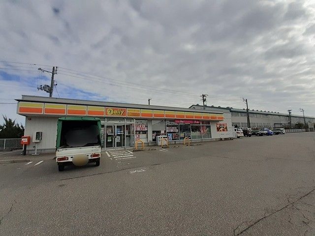 コンビニ　デイリーヤマザキ新潟富岡店（コンビニ）まで1200m