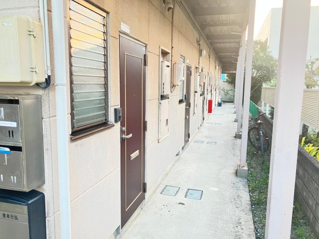 エントランス　共用部も定期清掃でとても清潔！