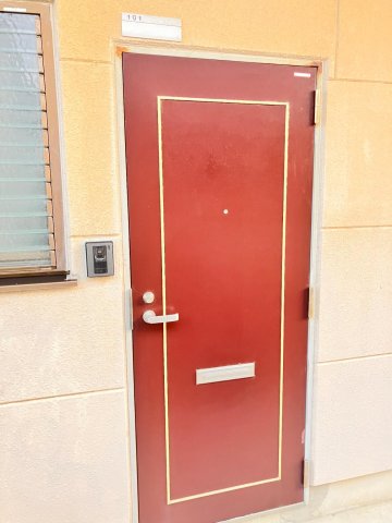 玄関　玄関はTVモニター付きインターホン