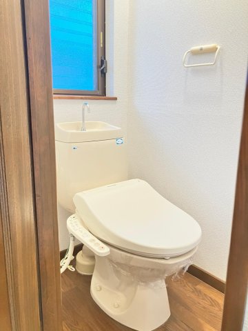 トイレ　温水洗浄機付きウォシュレット