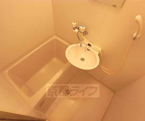 バス・シャワールーム　ゆったり入れます。