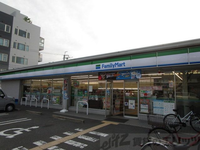 コンビニ　ファミリーマート摂津学園町店（コンビニ）まで340m