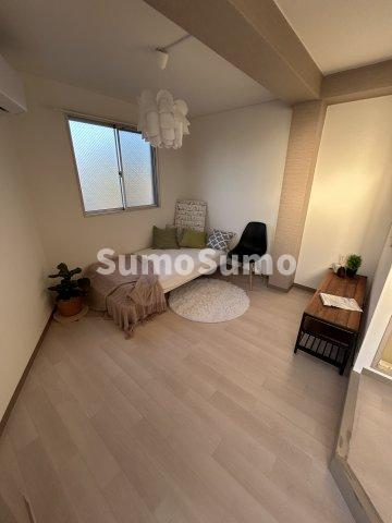 居室・リビング　こちらの居間で趣味の時間をお楽しみください