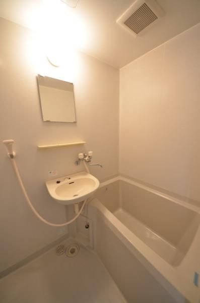 バス・シャワールーム　浴室・洗面台
