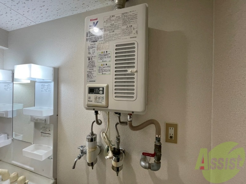 その他設備　給湯器です。操作しやすいパネルになってます。