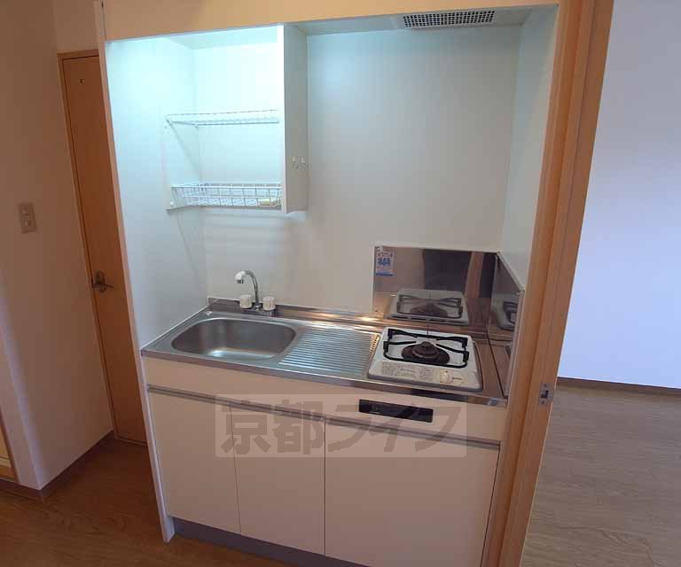 キッチン　１口コンロ付き。切るスペース充実しています。
