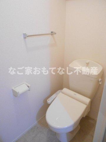 トイレ　※写真は別号室