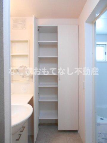 玄関　※写真は別号室