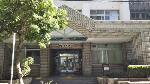 小学校　大阪市立滝川小学校（小学校）まで126m