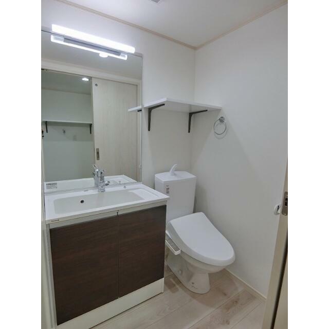 洗面設備　洗面台はシャワーノズルが伸縮！身支度が快適です♪