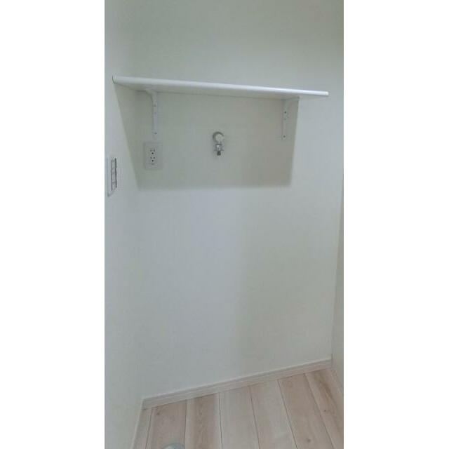 その他部屋・スペース　室内洗濯機置き場は便利な棚付き！