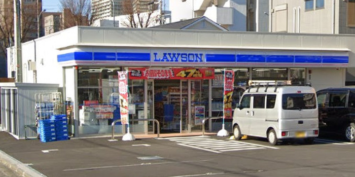 コンビニ　ローソン上鶴間本町4丁目店（コンビニ）まで322m