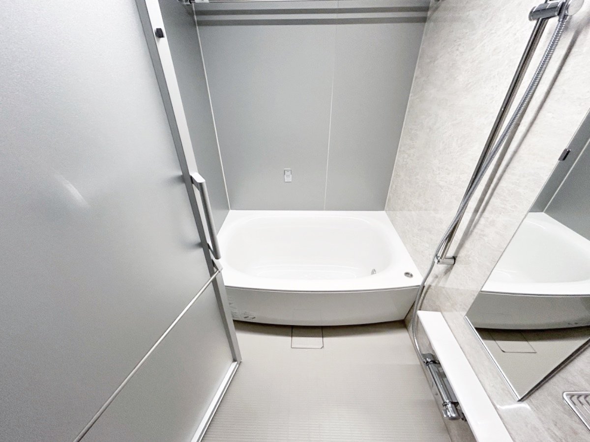 バス・シャワールーム　※別部屋参考写真