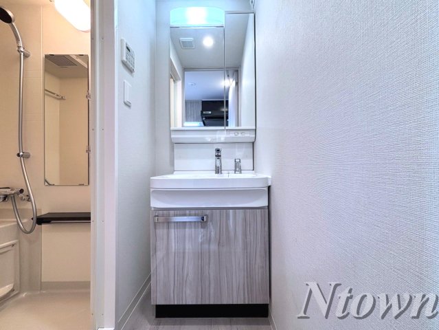 洗面設備　独立洗面台あり、毎朝おしゃれに忙しい女性の方におすすめです