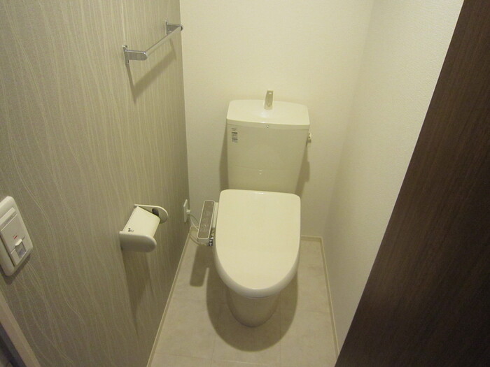 トイレ　温水洗浄暖房便座